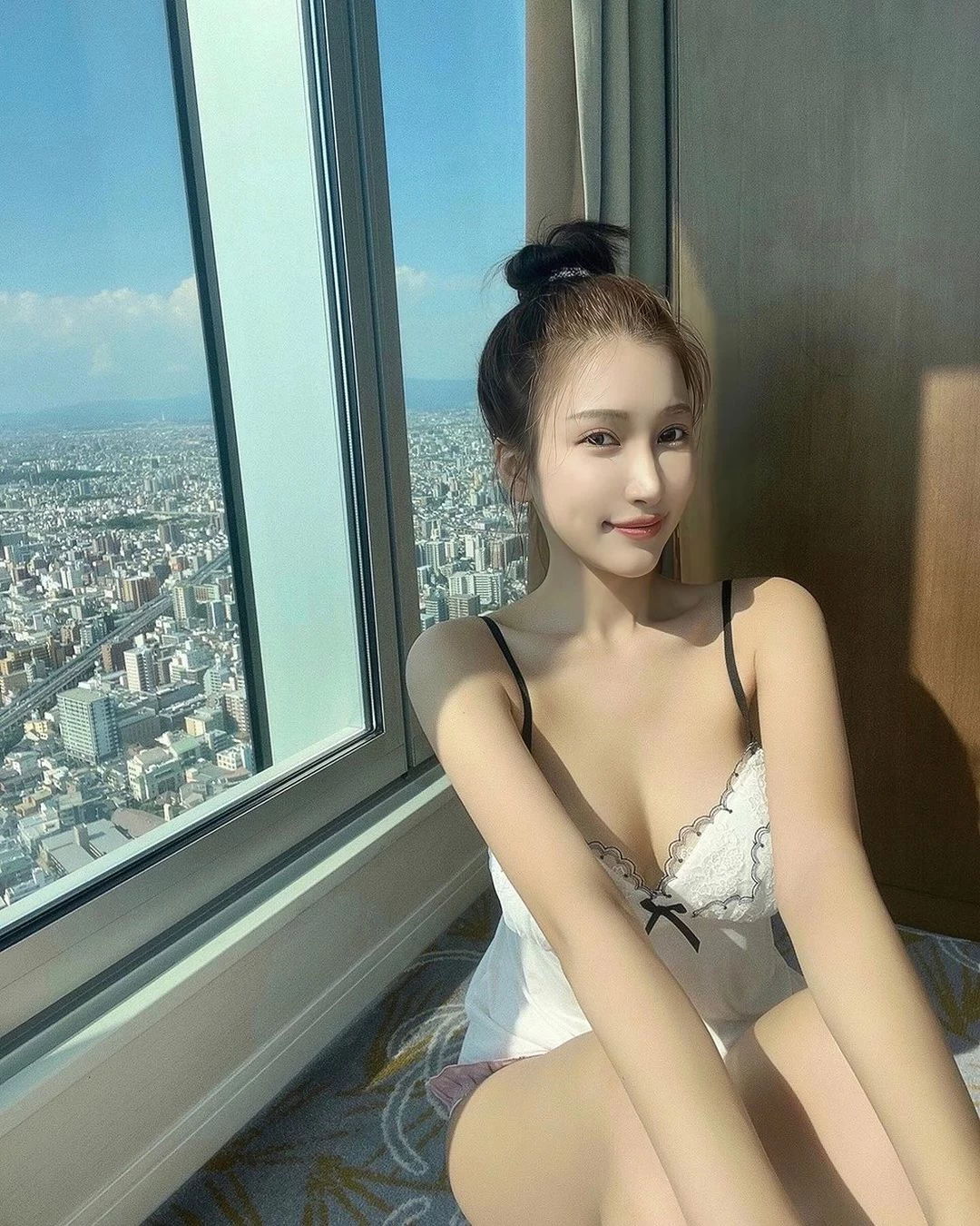 极品奶妹“娜娜米”大晒胸前两颗浑圆 飘出阵阵浓醇香 [10P]